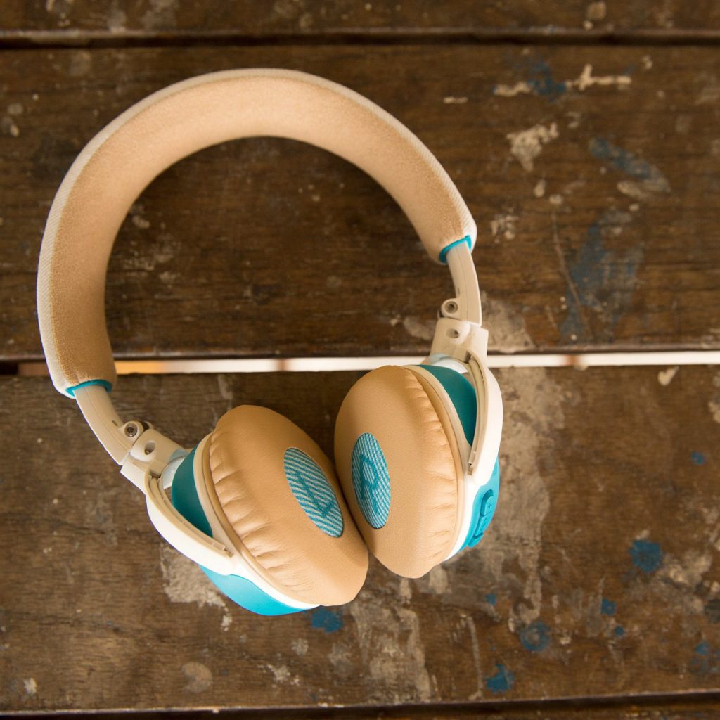 BOSE-SOUNDLINK-ON-EAR-HEADPHONES